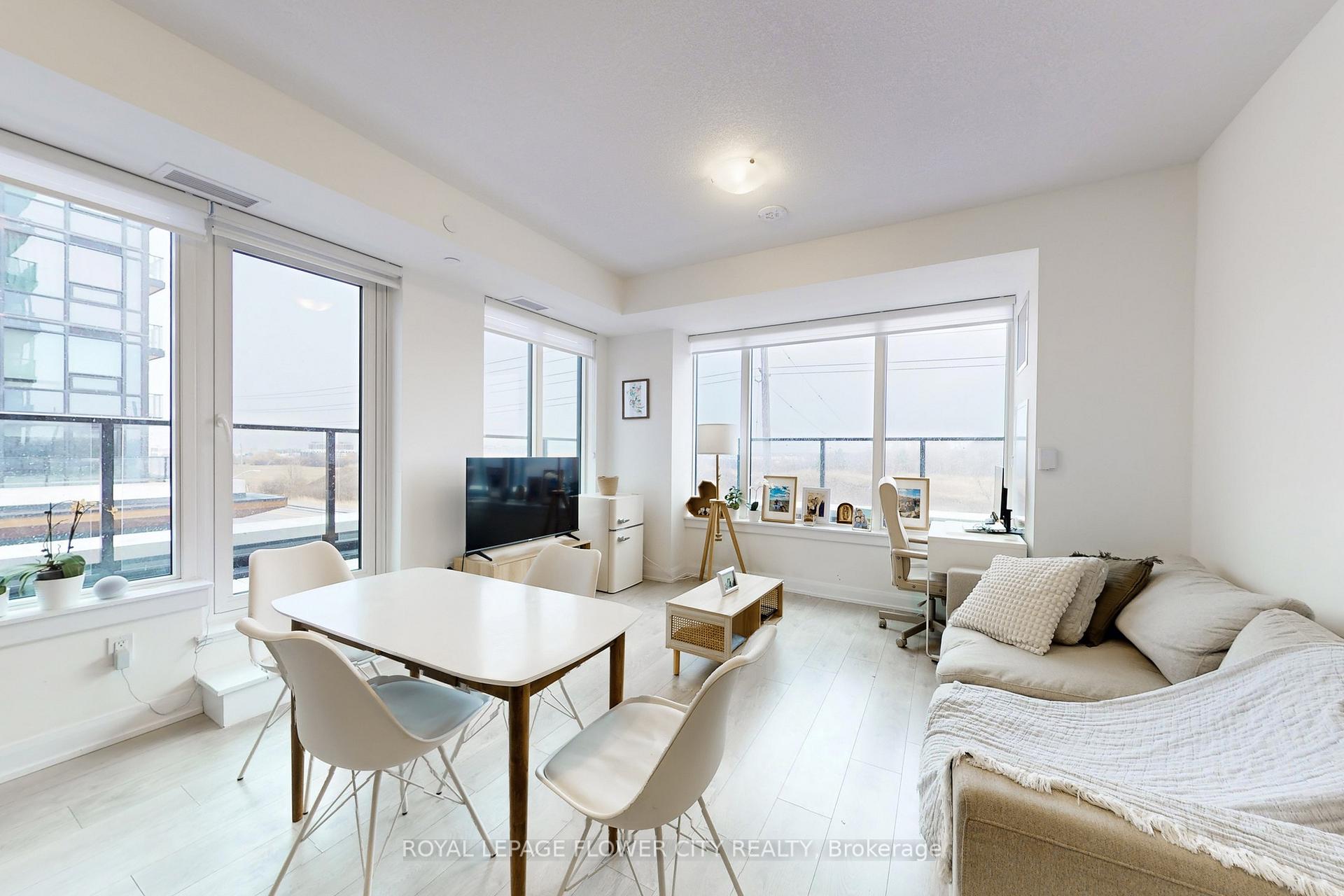 Modern 2 Bed Condo Apartment in Oakville Prime Area