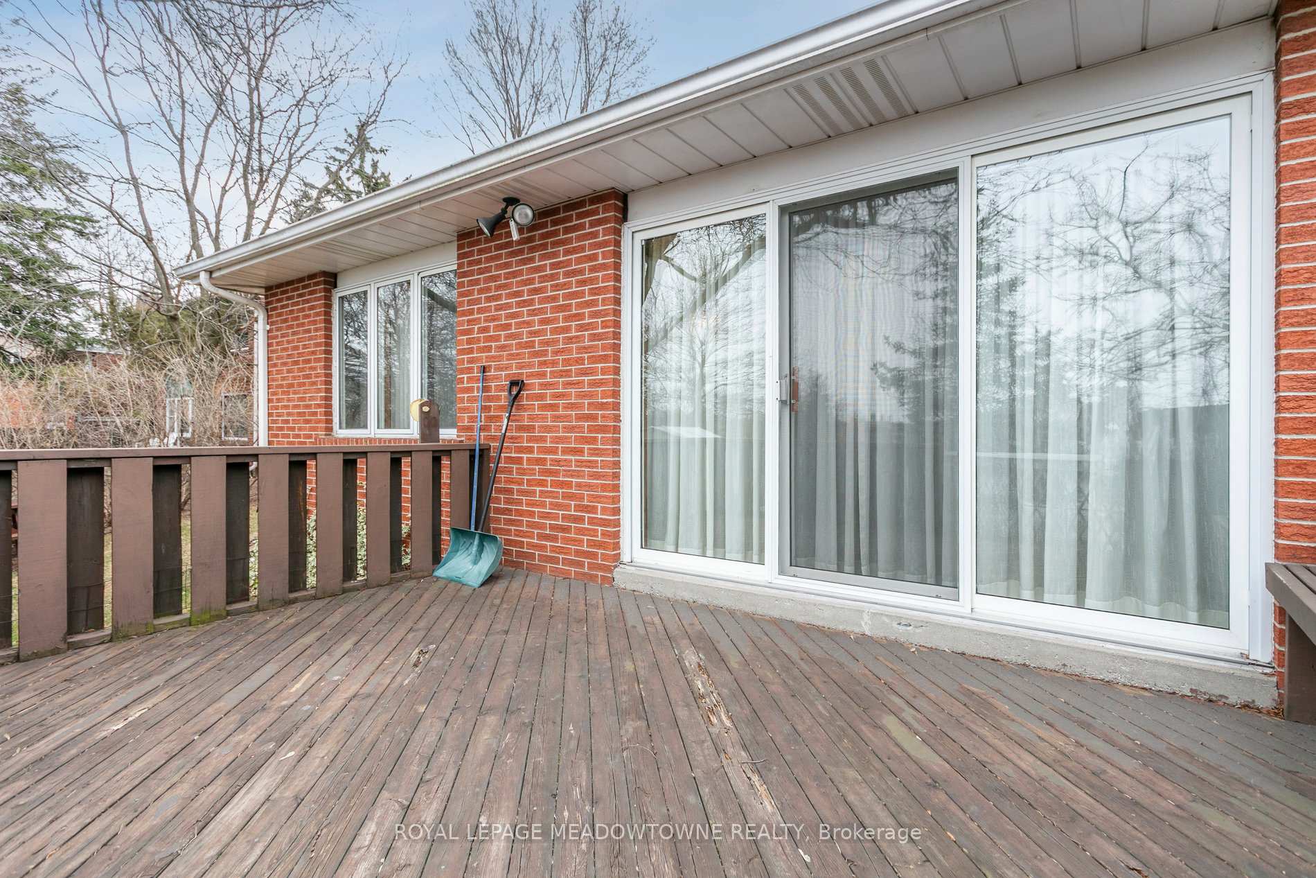 Spacious 4 Bedroom Detached Backsplit in Streetsville Mississauga