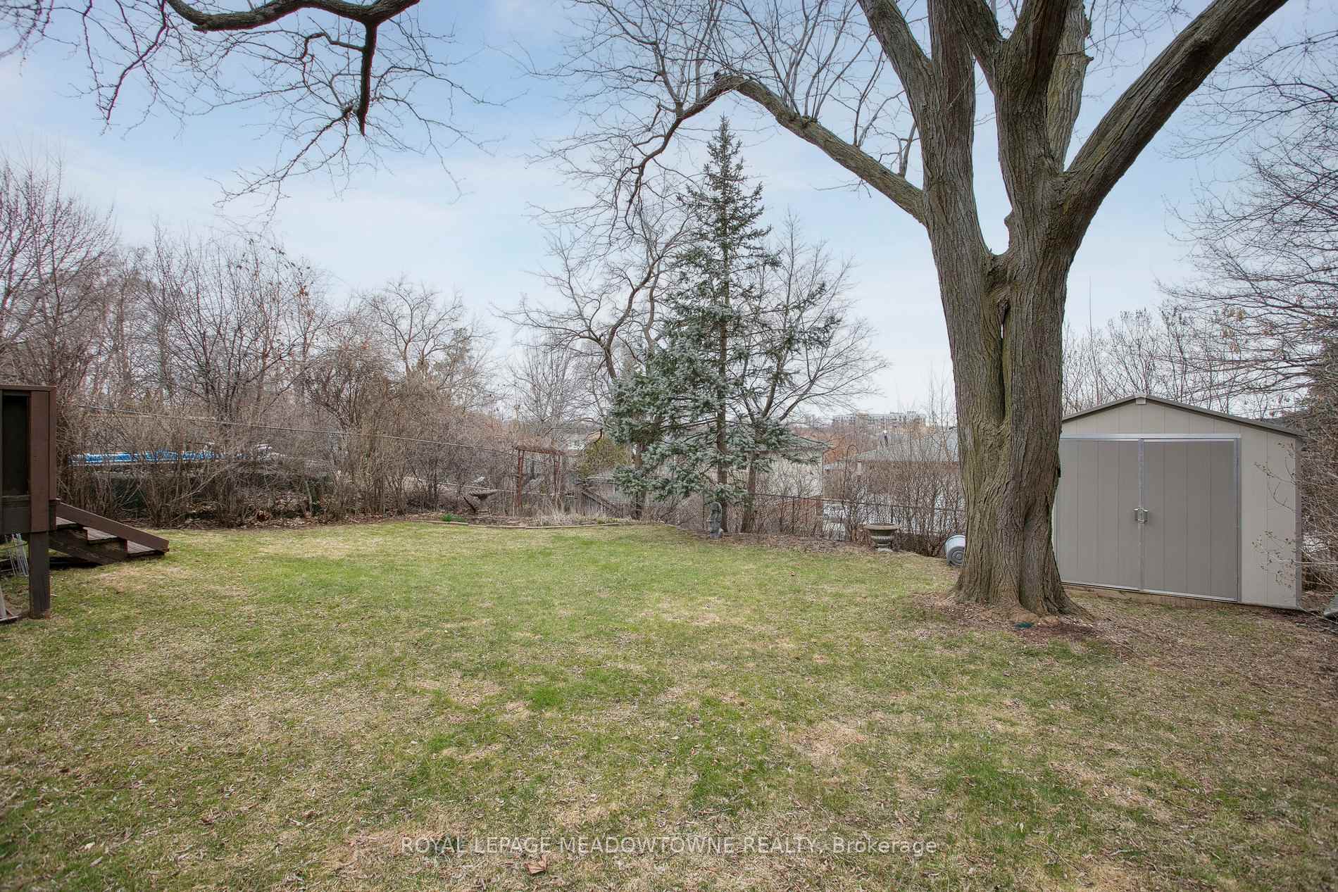 Spacious 4 Bedroom Detached Backsplit in Streetsville Mississauga