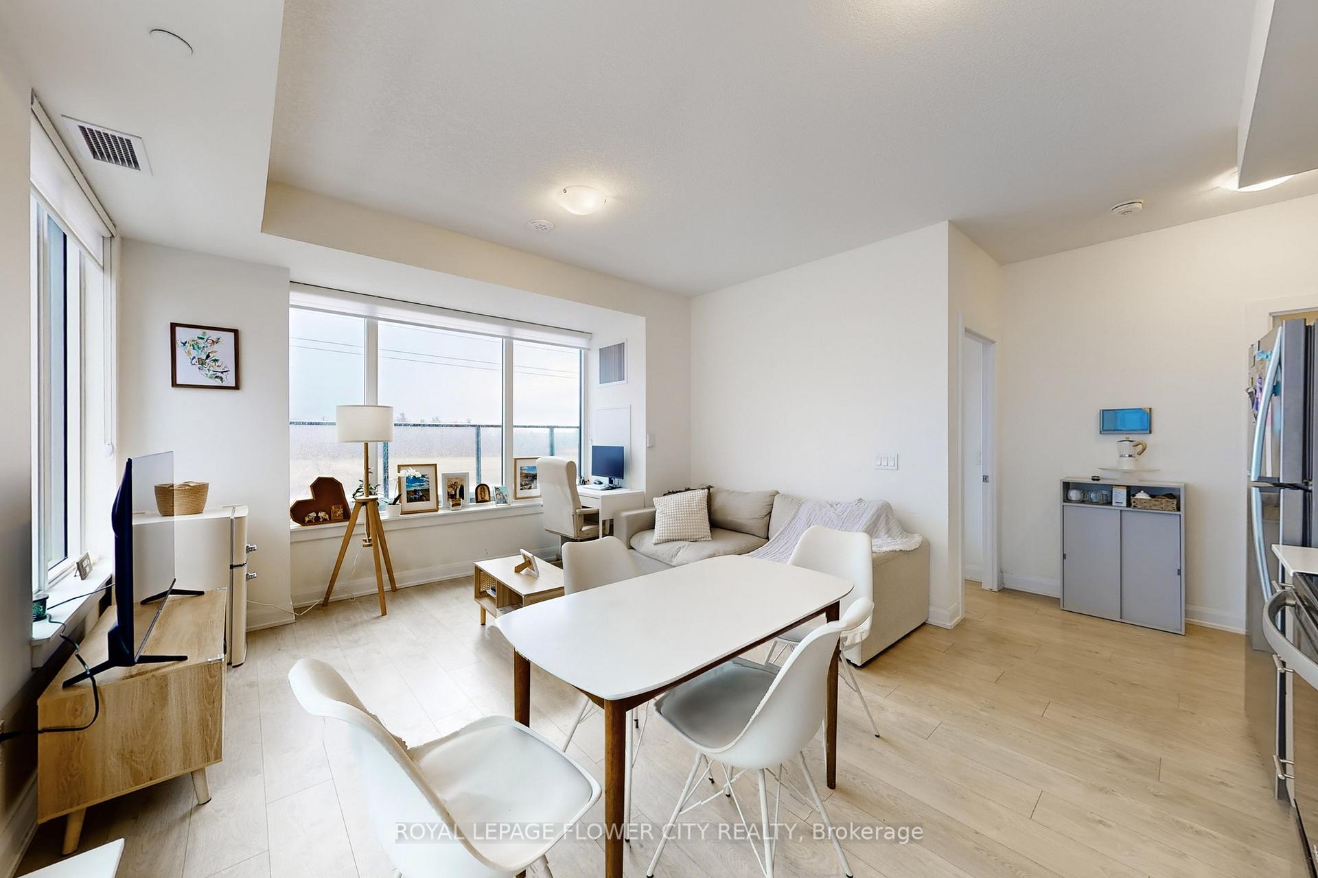 Modern 2 Bed Condo Apartment in Oakville Prime Area