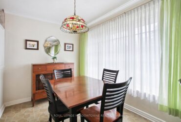 Spacious 4 Bedroom Detached Backsplit in Streetsville Mississauga
