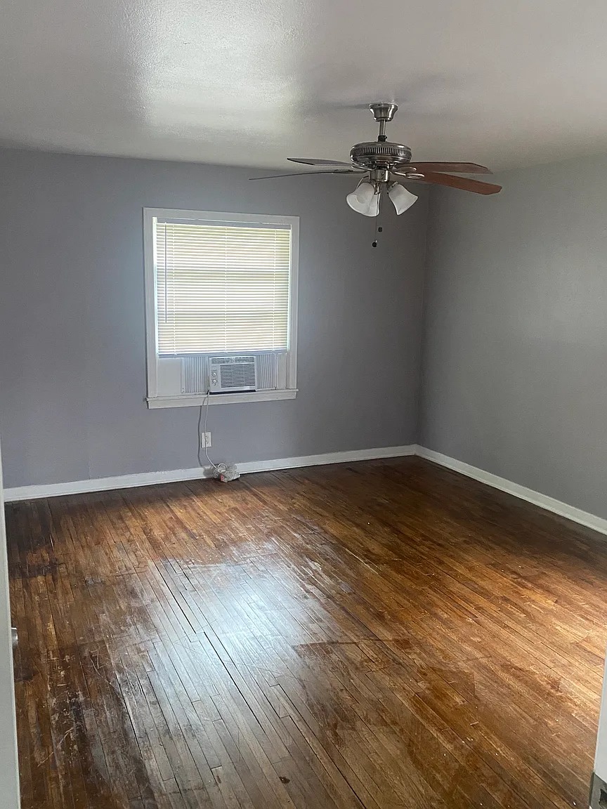 2470 Hayes Ln, Beaumont, TX 77703 / 2BR