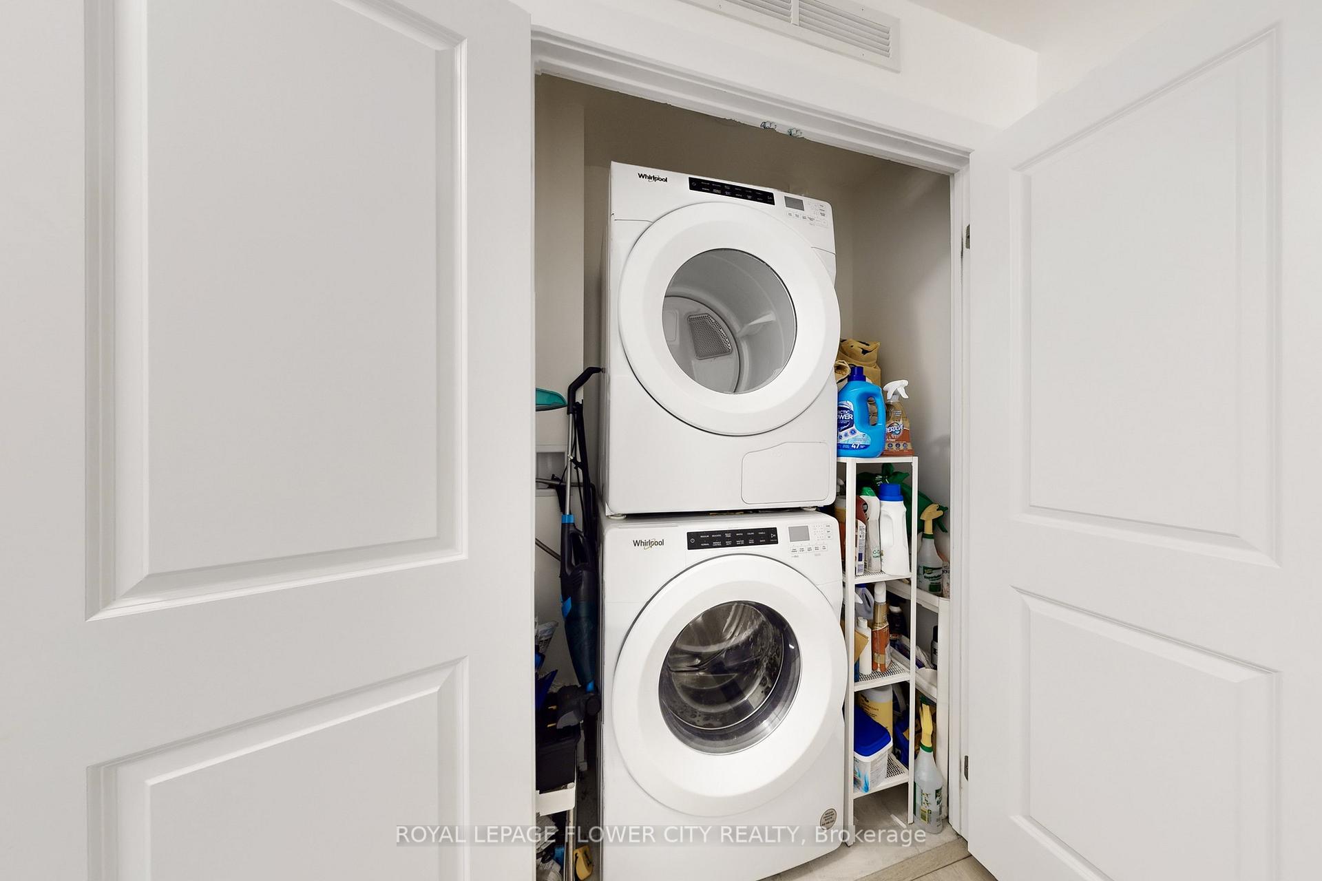 Modern 2 Bed Condo Apartment in Oakville Prime Area