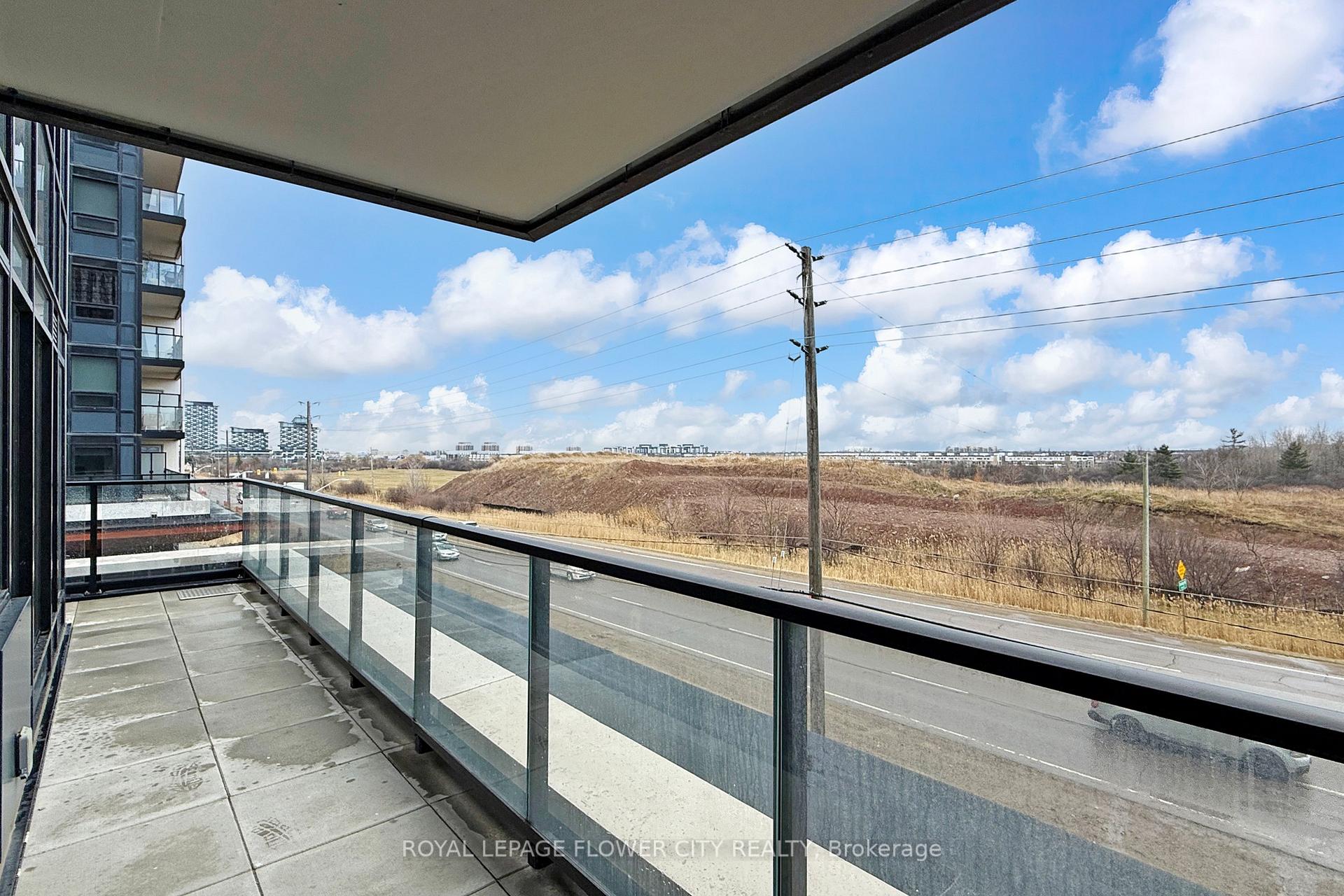 Modern 2 Bed Condo Apartment in Oakville Prime Area