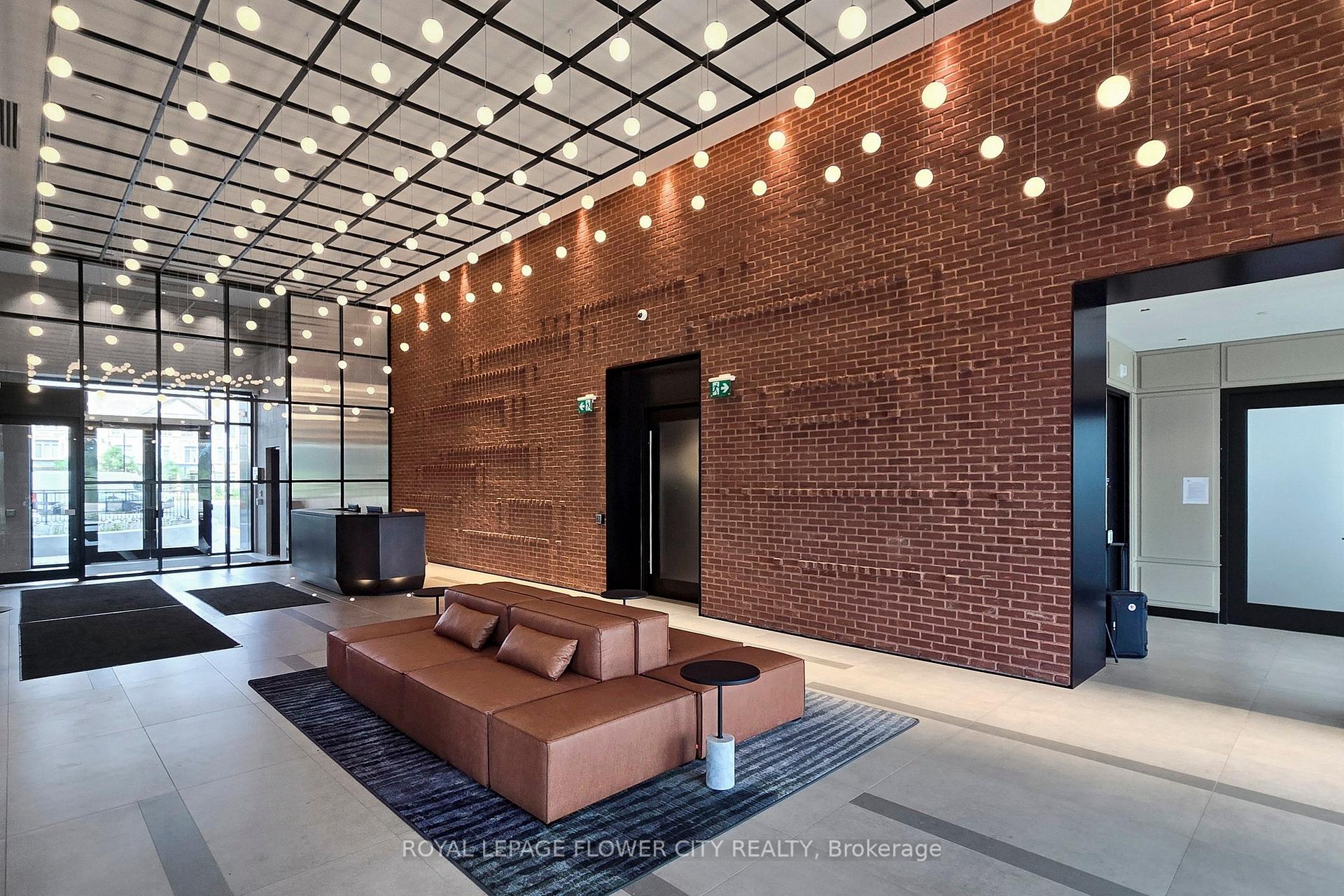 Modern 2 Bed Condo Apartment in Oakville Prime Area