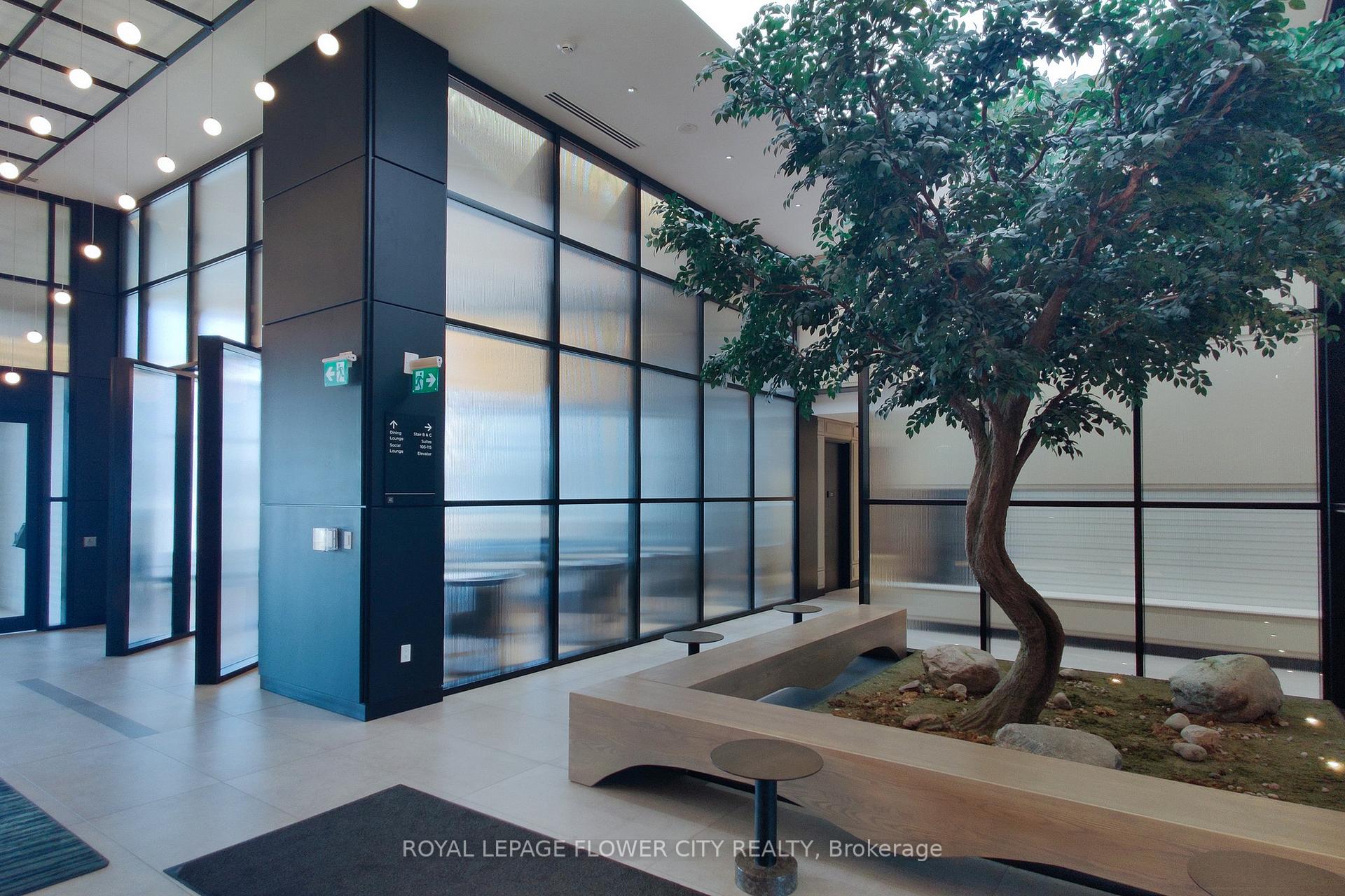 Modern 2 Bed Condo Apartment in Oakville Prime Area