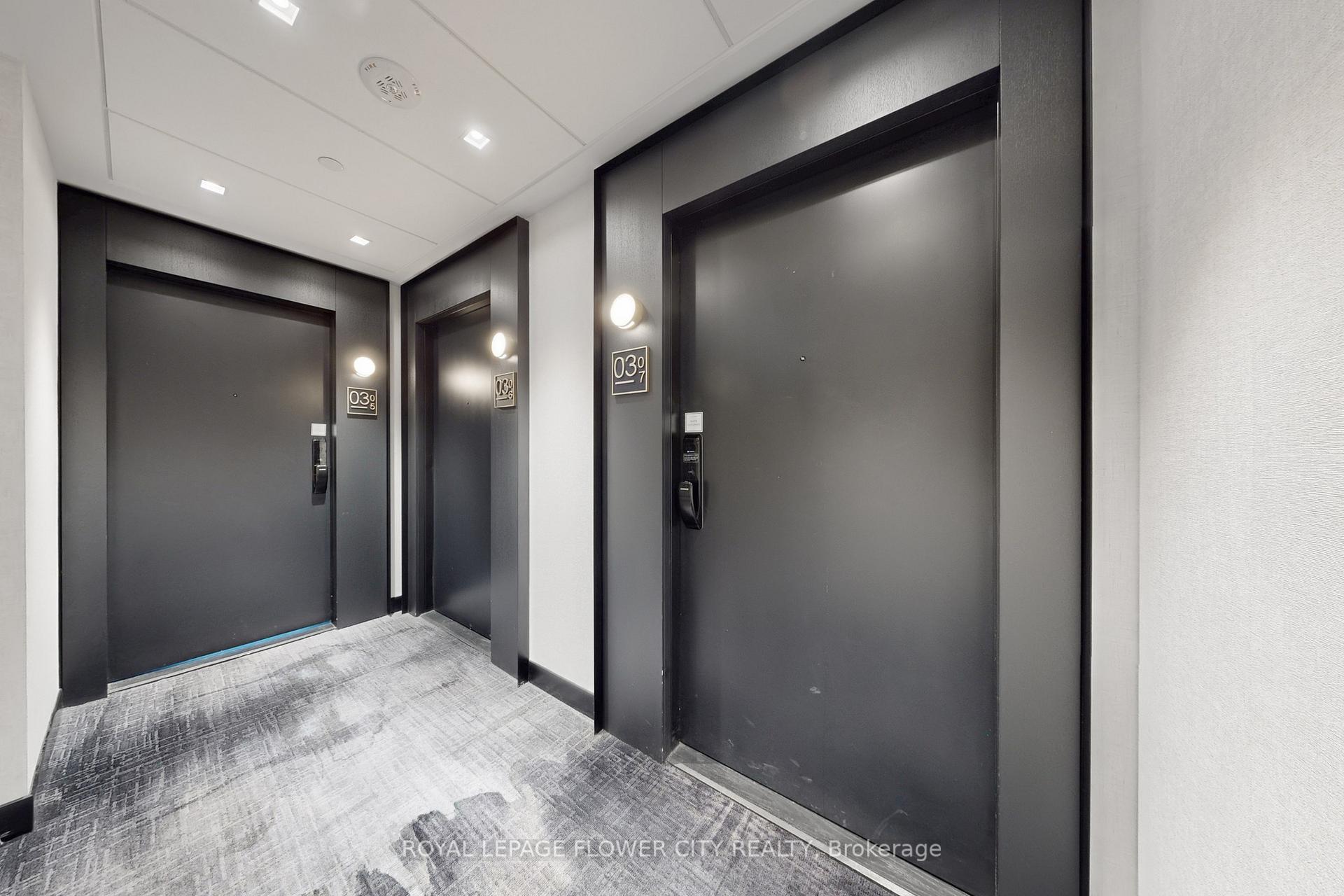 Modern 2 Bed Condo Apartment in Oakville Prime Area