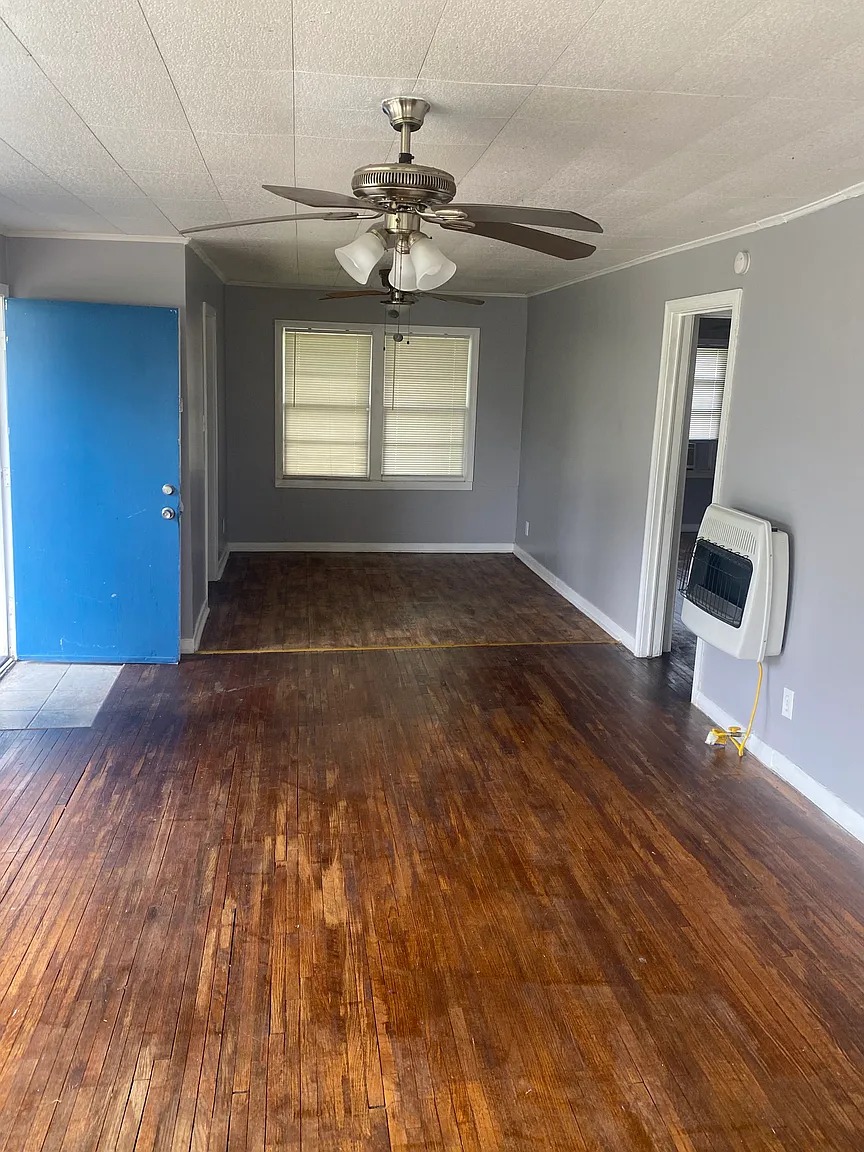 2470 Hayes Ln, Beaumont, TX 77703 / 2BR