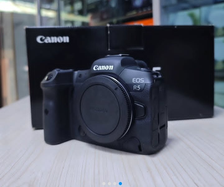 Canon R5 Mark II Camera for sell
