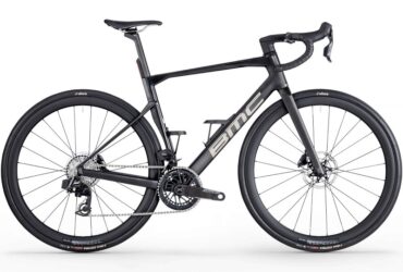 2026 BMC Roadmachine 01 THREE Road Bike (CENTRACYCLES)