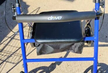 Rolling walker with a seat for Seniors