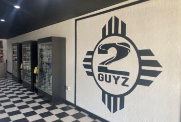 2 Guyz with Pipez