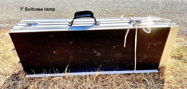 Aluminum wheelchair ramp