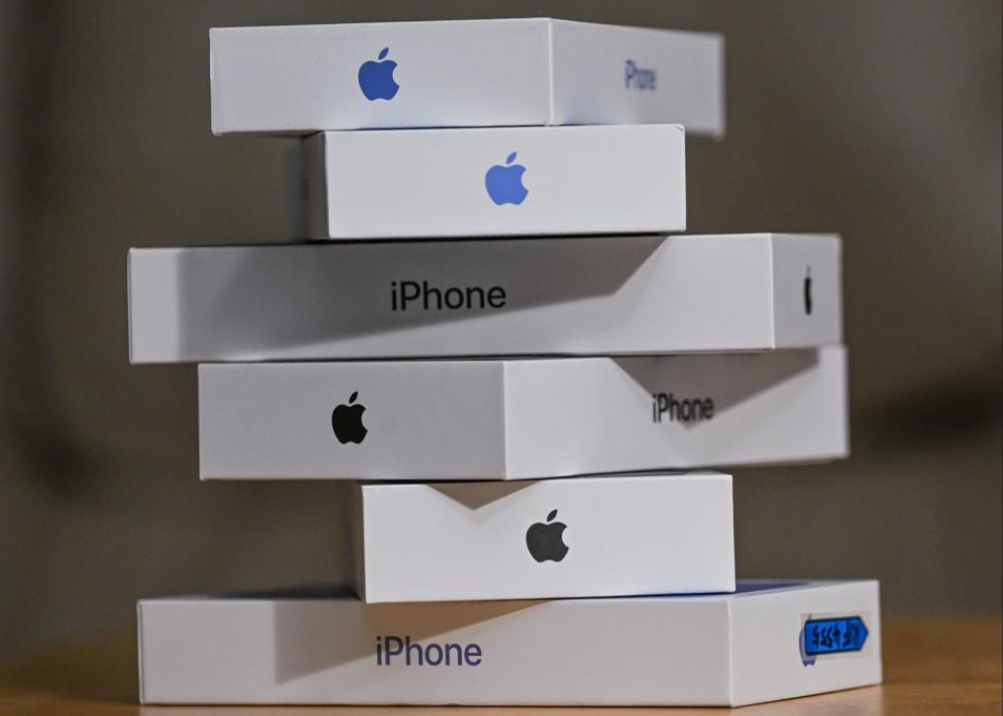 AVAILABLE FOR SALE BRAND NEW UNLOCKED APPLE IPHONE